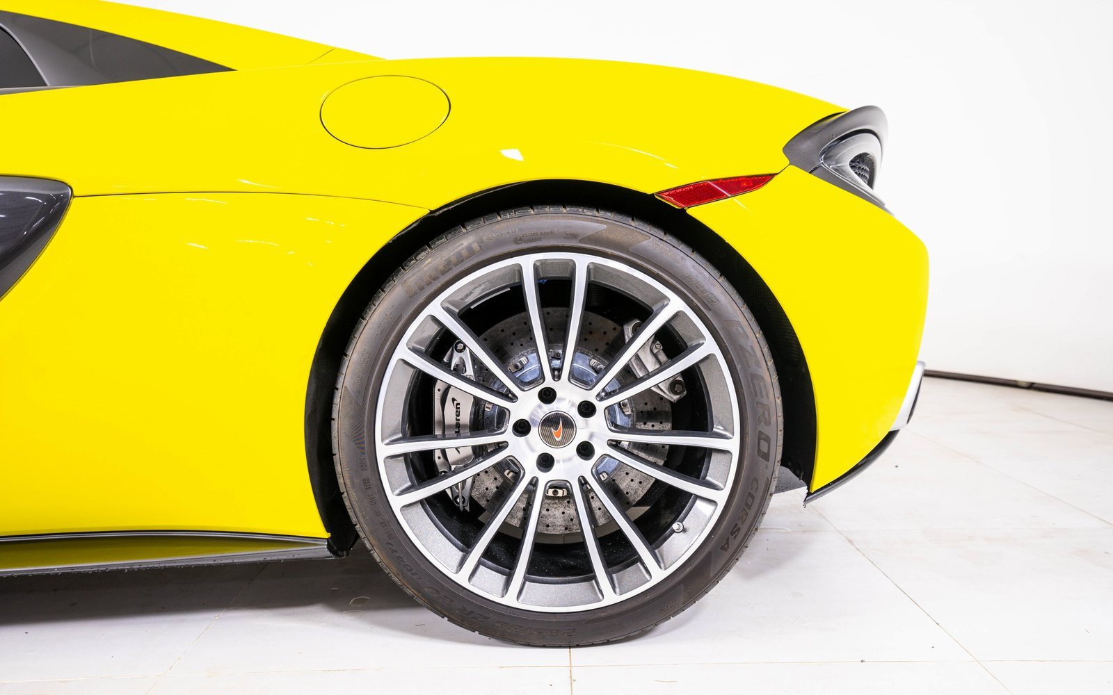 Used 2018 McLaren 570S Spider image 16