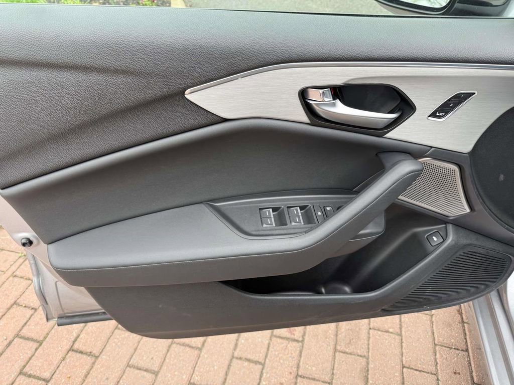 Used 2025 Acura TLX w/ Technology Package image 9