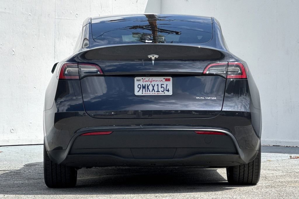 Used 2024 Tesla Model Y Long Range AWD/4WD image 4