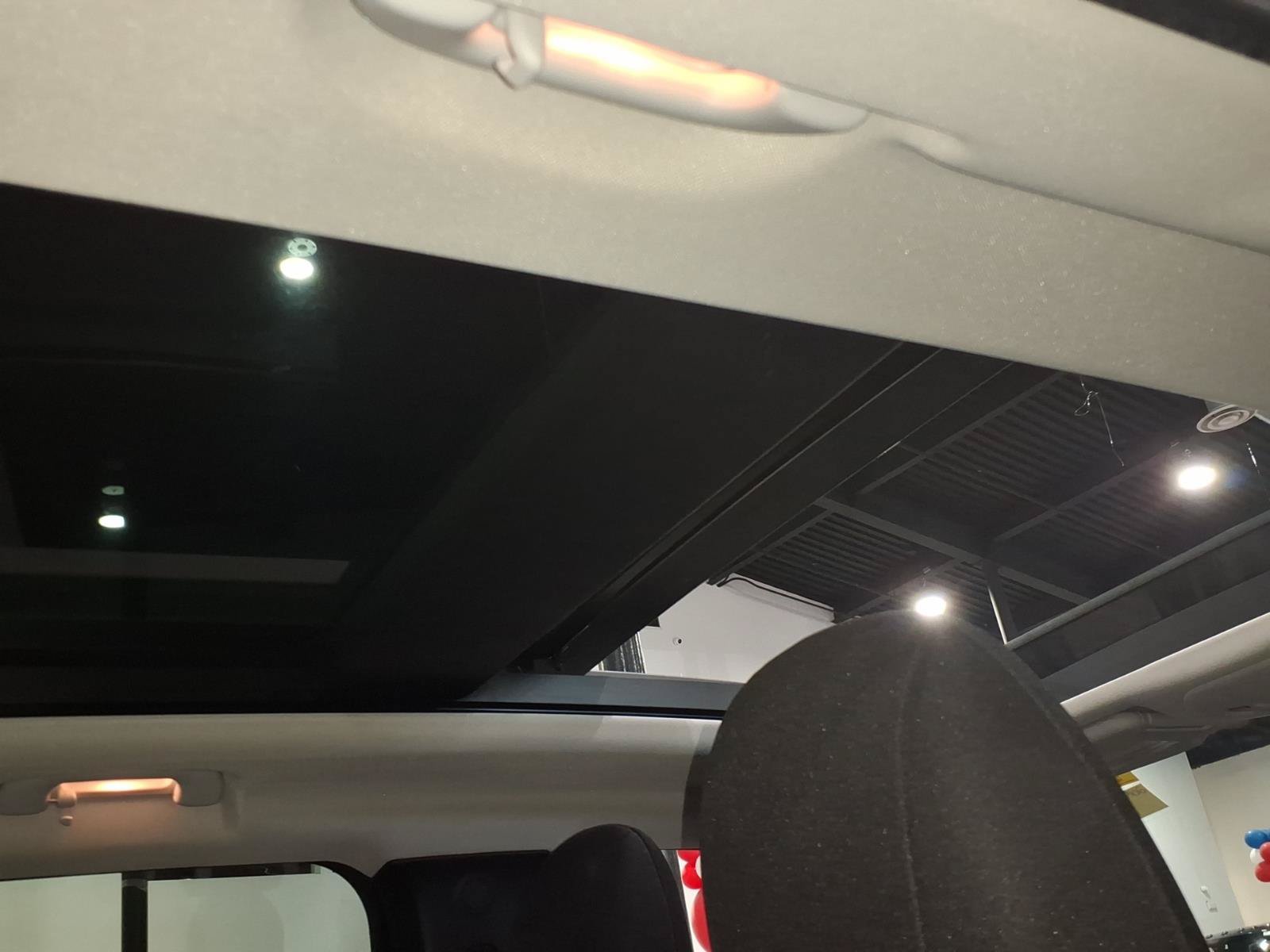 Certified 2019 Jeep Renegade Trailhawk w/ UConnect 8.4 Nav Group AWD/4WD image 11