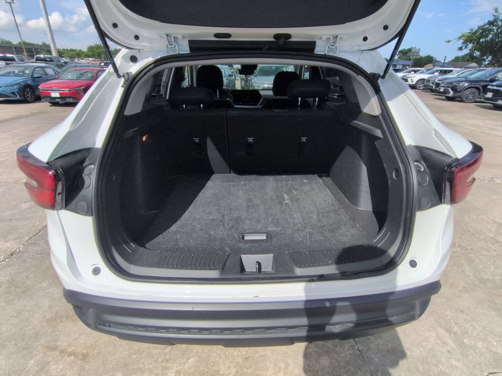 Used 2025 Chevrolet Trax LS FWD image 28