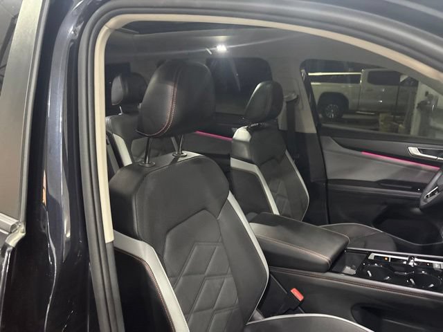 Used 2024 Volkswagen Atlas Peak Edition SEL AWD/4WD image 41