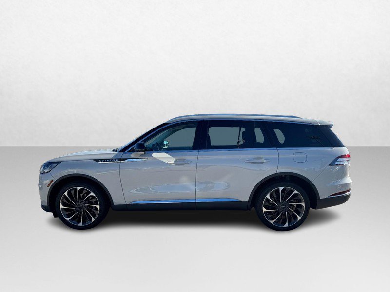 Certified 2025 Lincoln Aviator Reserve w/ Equipment Group 201A image 8