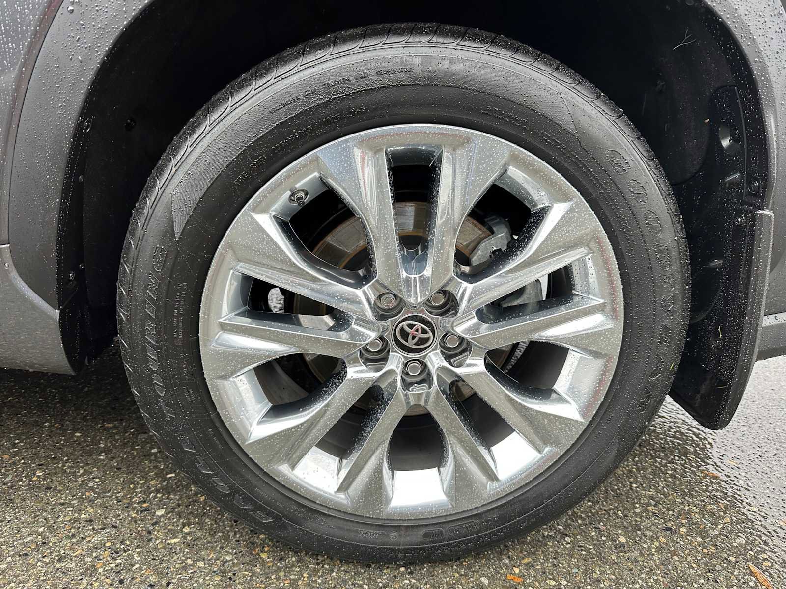 Used 2025 Toyota Highlander Limited image 9