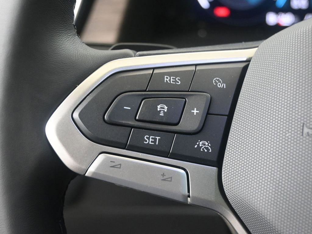 Used 2025 Volkswagen Atlas SEL Premium R-Line image 29