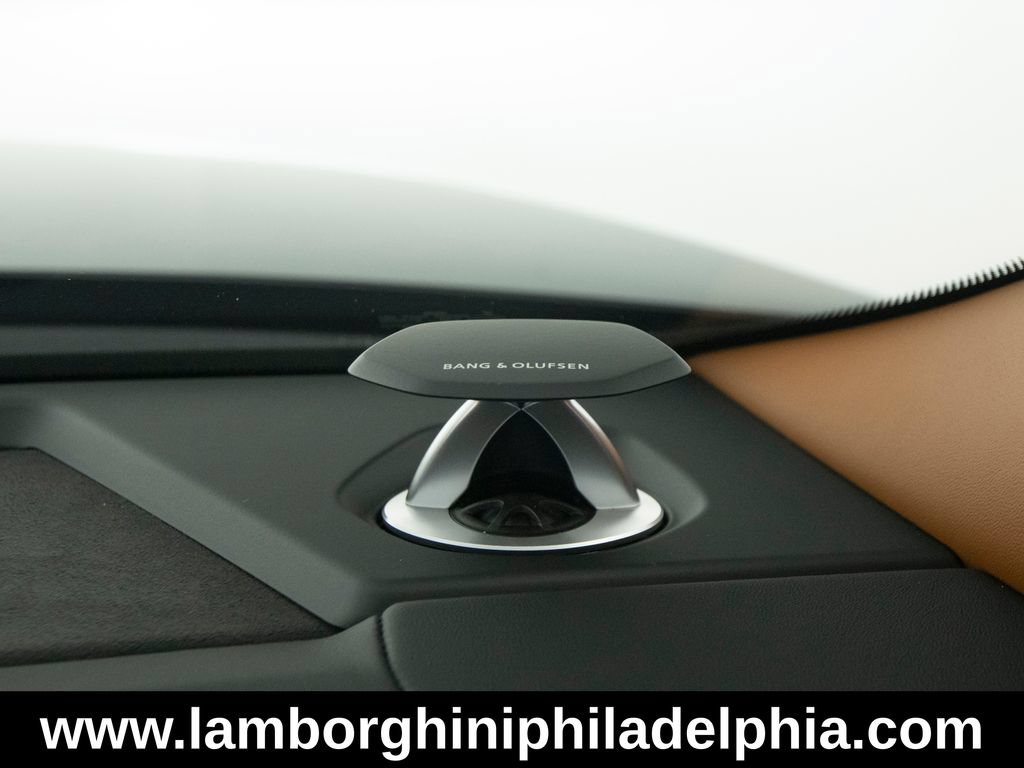 Used 2025 Lamborghini Urus SE AWD/4WD image 31