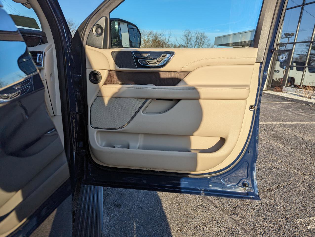 Used 2020 Lincoln Navigator L Reserve w/ Equipment Group 201A Reserve image 33