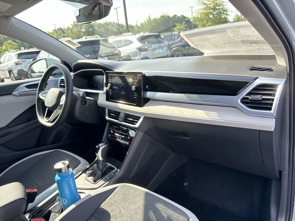 New 2025 Volkswagen Taos SE image 20