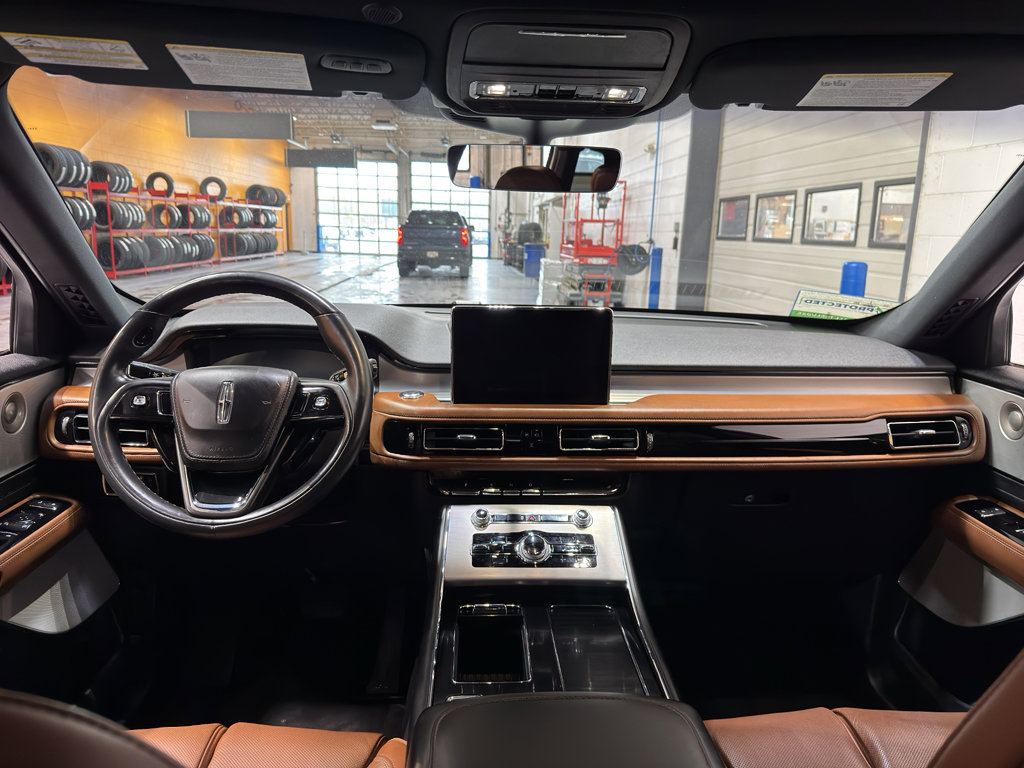 Used 2023 Lincoln Aviator Reserve w/ Equipment Group 201A image 16