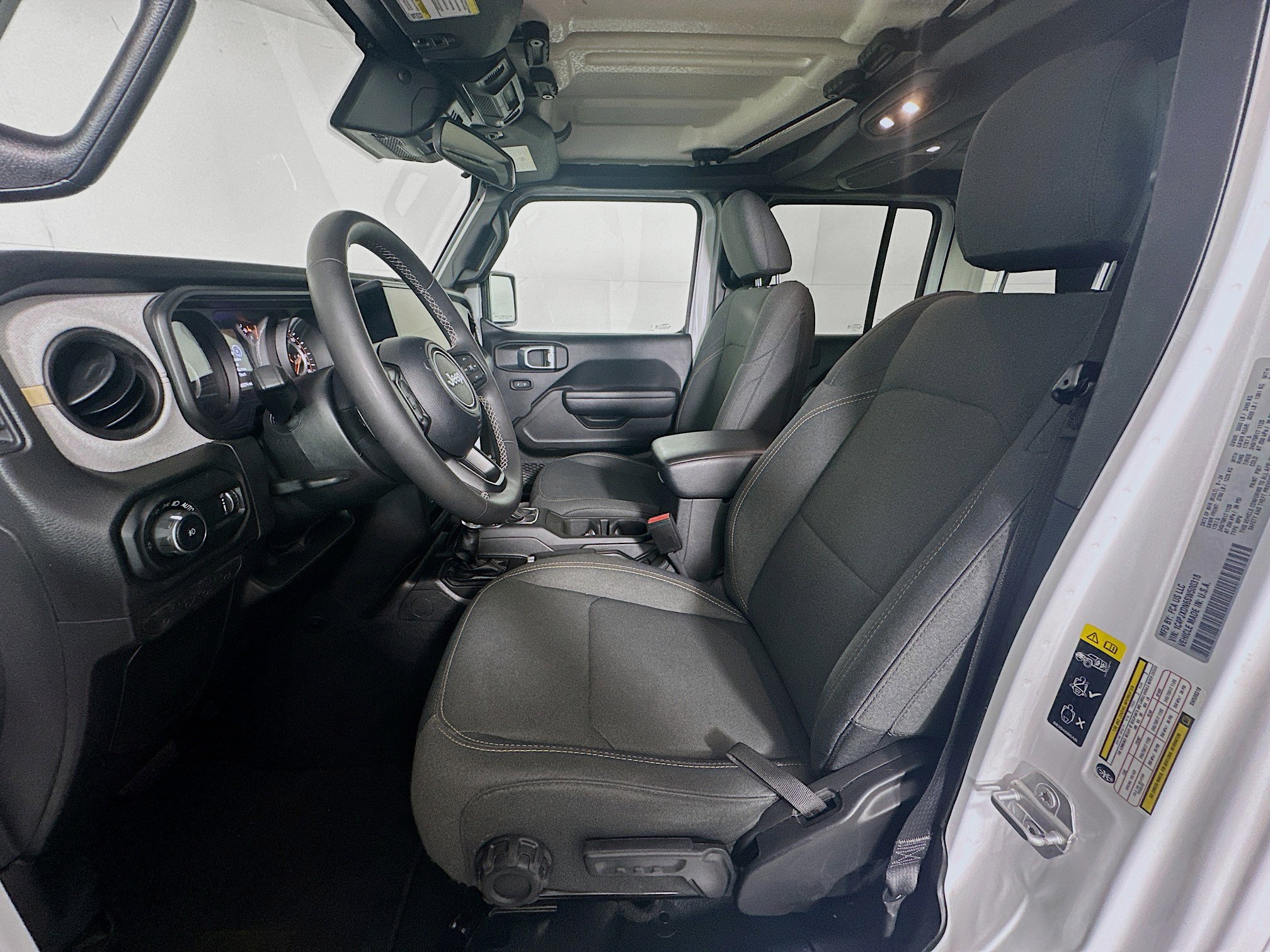 Used 2025 Jeep Wrangler Sport S image 13