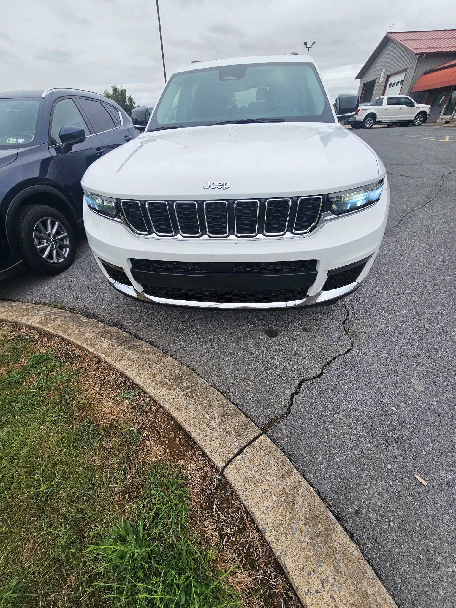 Used 2021 Jeep Grand Cherokee L Limited image 2