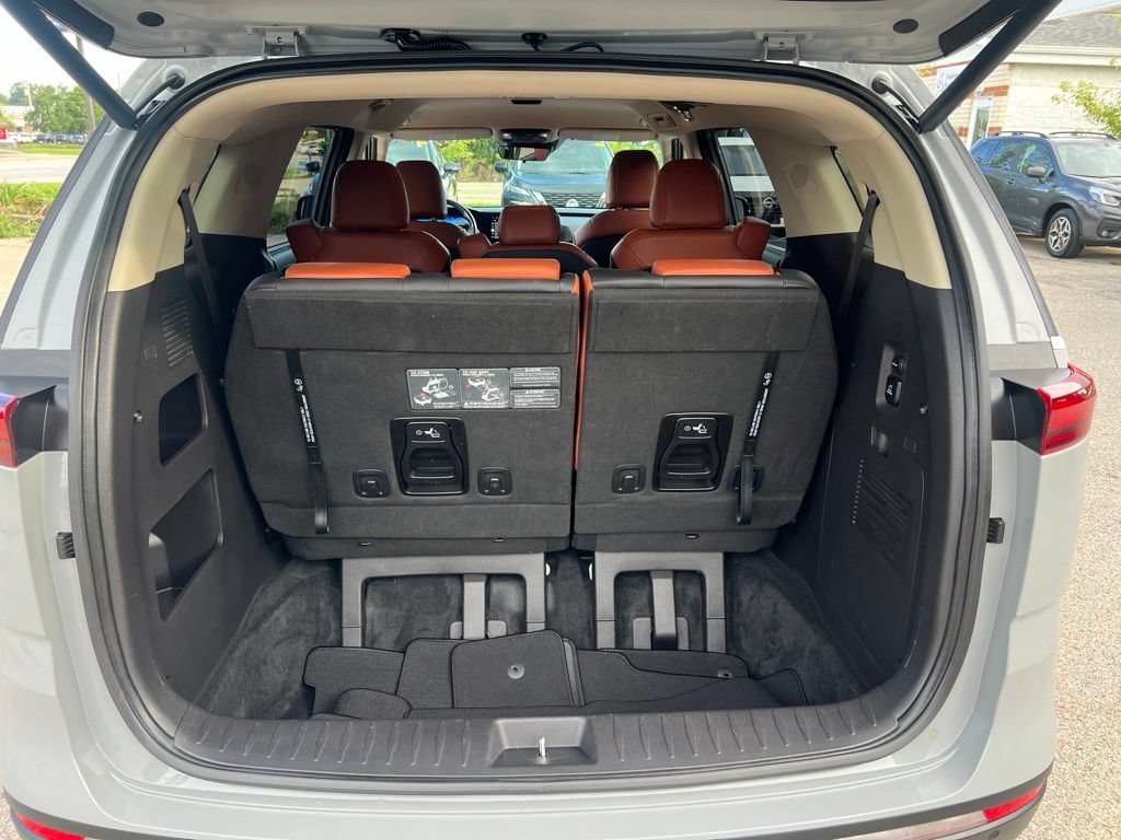 Certified 2023 Kia Carnival SX FWD image 10