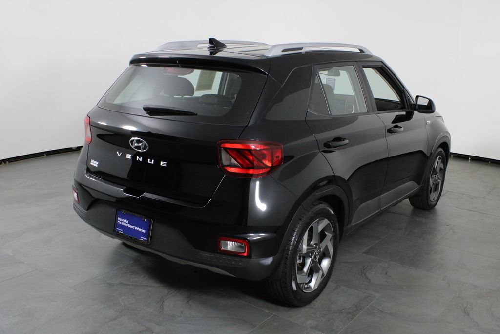 Certified 2022 Hyundai Venue SEL FWD image 16