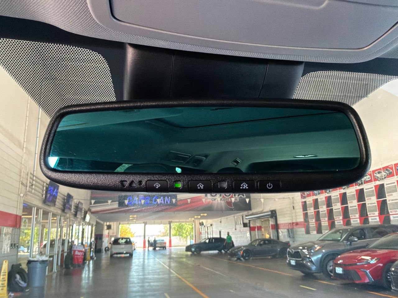 Used 2026 Toyota Sienna XLE FWD image 22