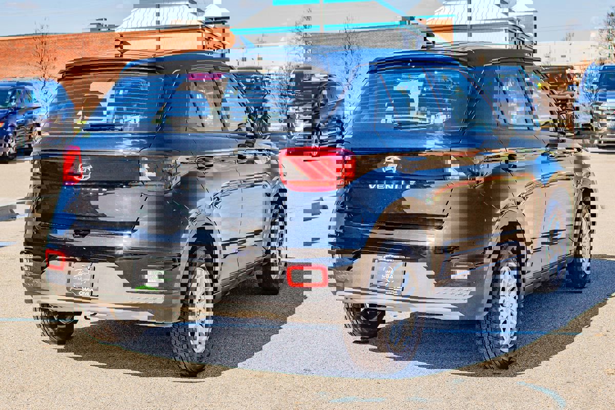 Used 2022 Hyundai Venue SE image 9