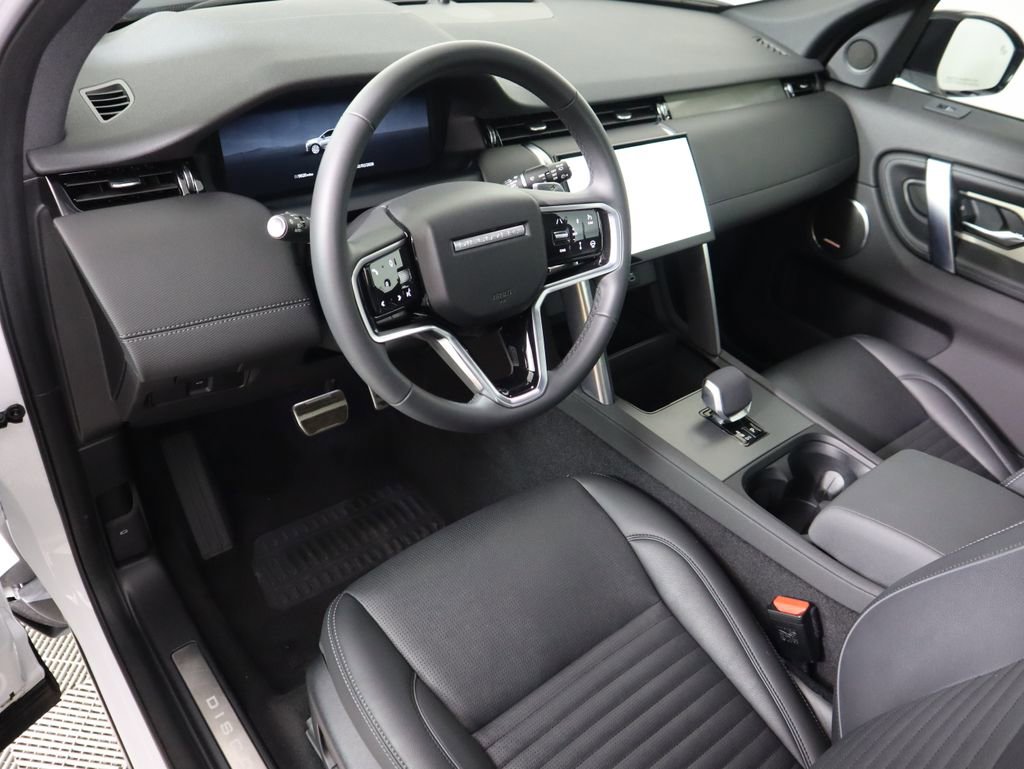 Used 2025 Land Rover Discovery Sport Dynamic SE image 9