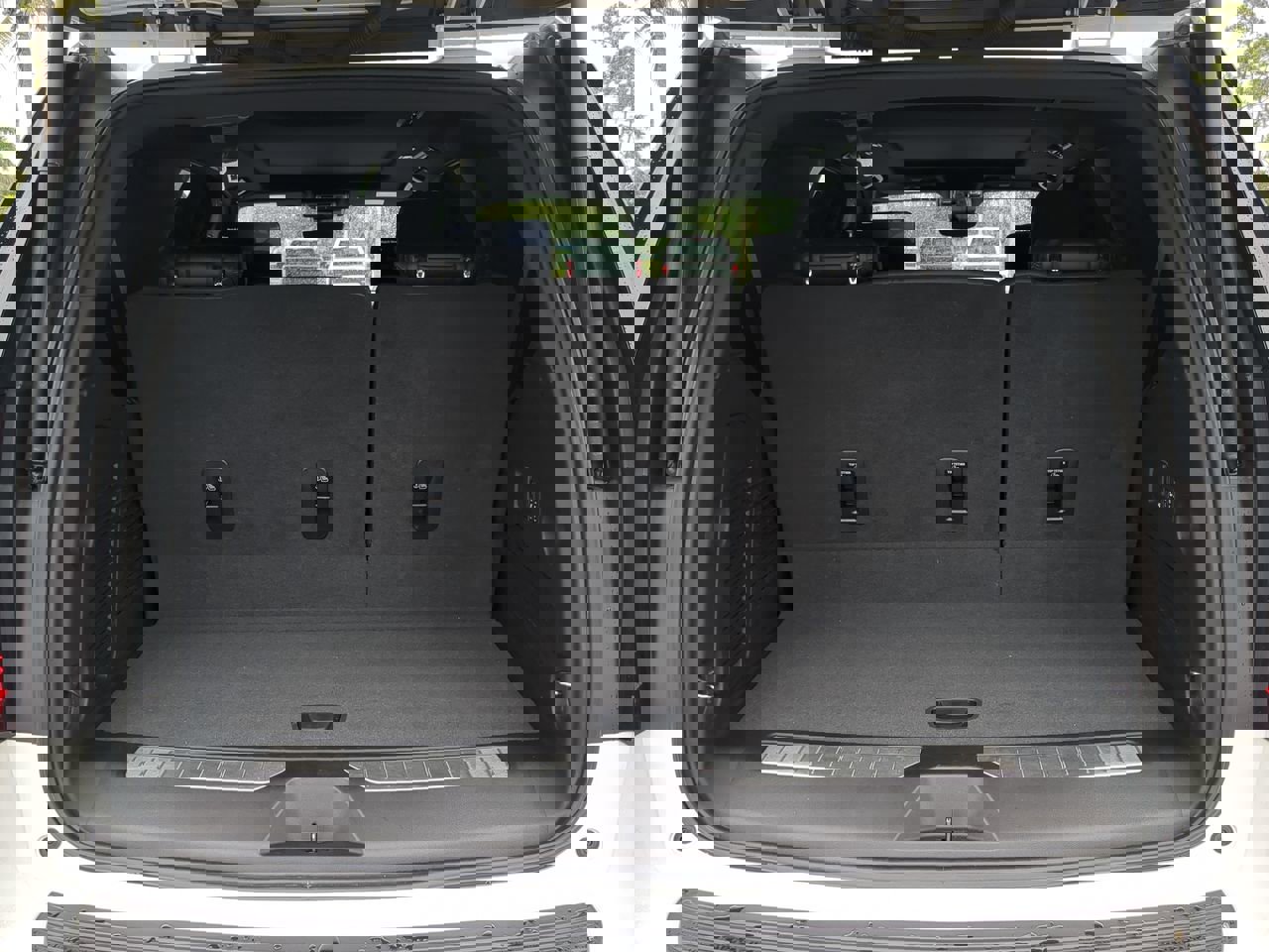 Used 2024 GMC Yukon Denali w/ Denali Reserve Package image 13