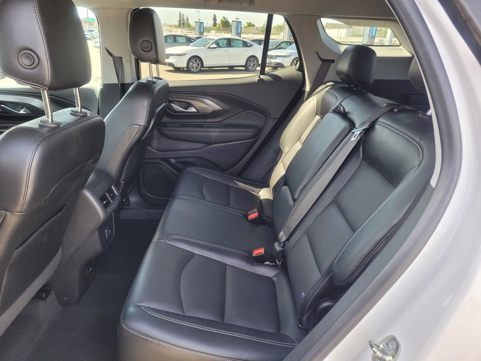 Used 2023 GMC Terrain SLT image 12