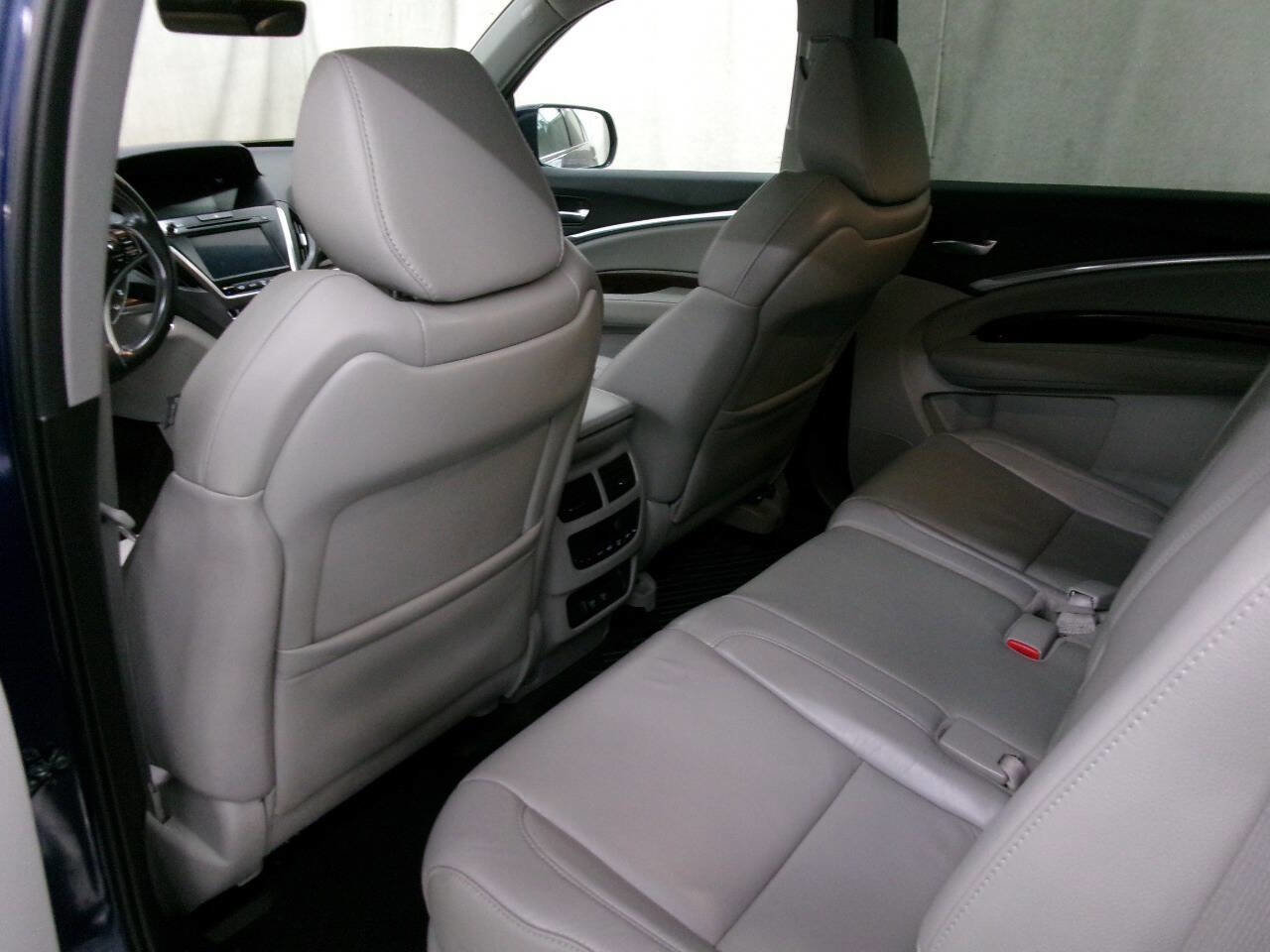 Used 2018 Acura MDX SH-AWD w/ Technology Package image 16