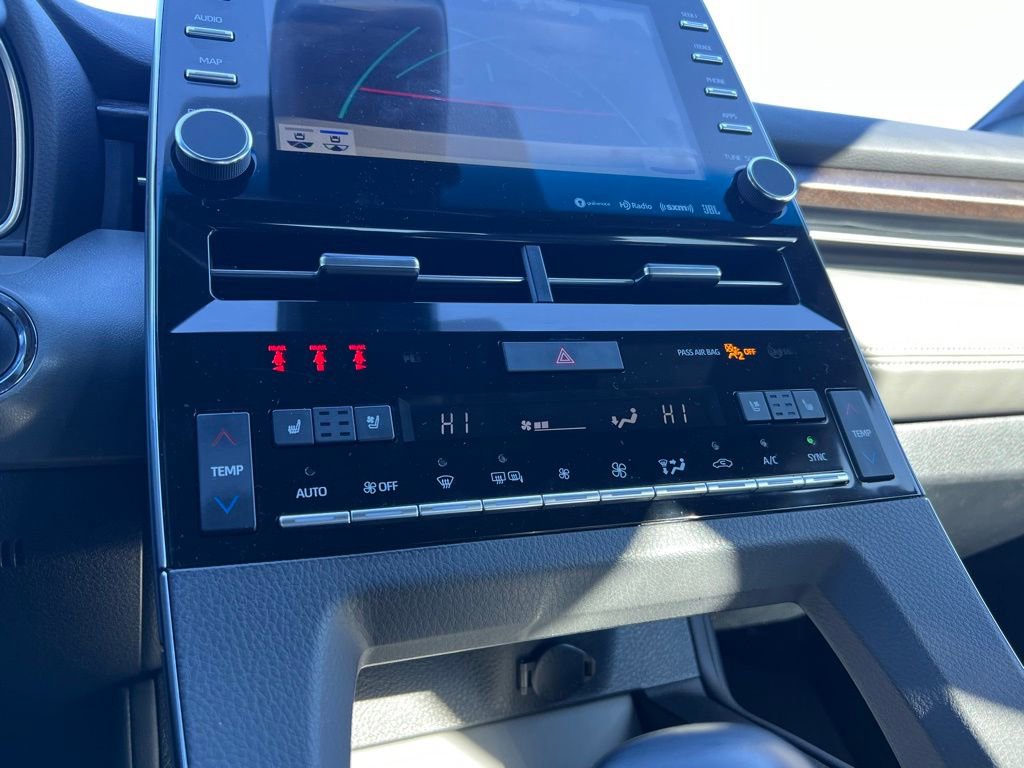 Used 2021 Toyota Avalon Limited image 26