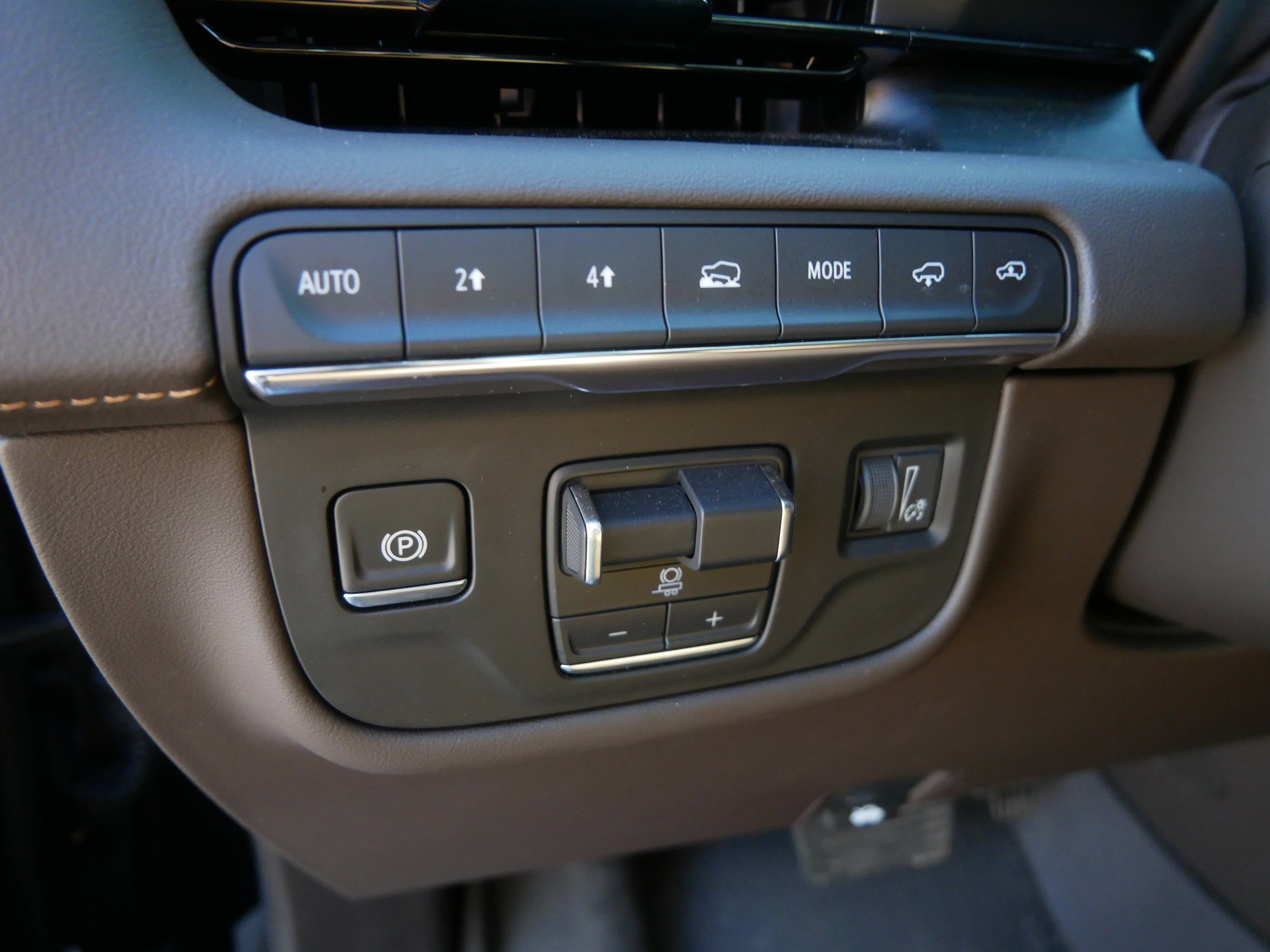 Used 2024 Cadillac Escalade ESV Sport w/ LPO, ONYX Package AWD/4WD image 25