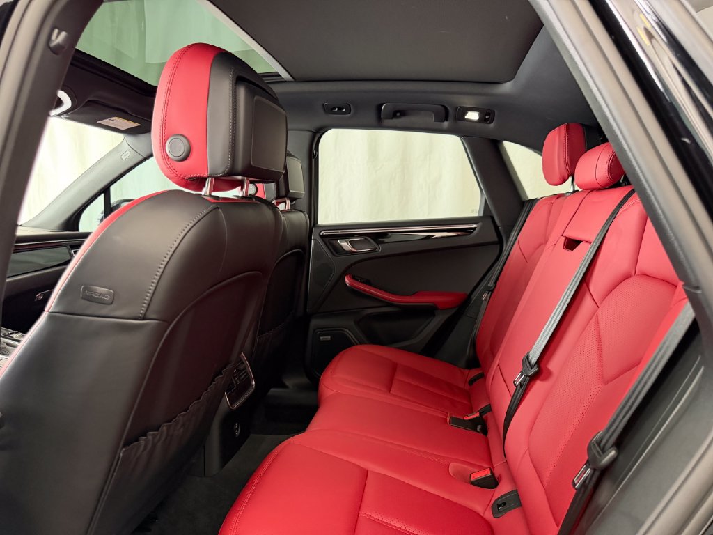 Certified 2021 Porsche Macan S AWD/4WD image 24