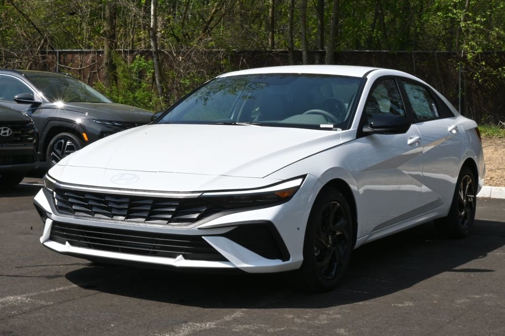 New 2026 Hyundai Elantra Sport FWD image 2