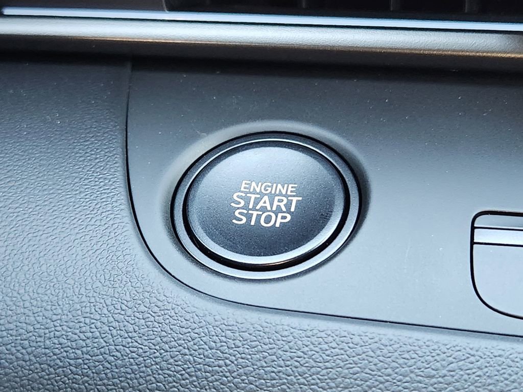 New 2025 Hyundai Elantra SEL image 22