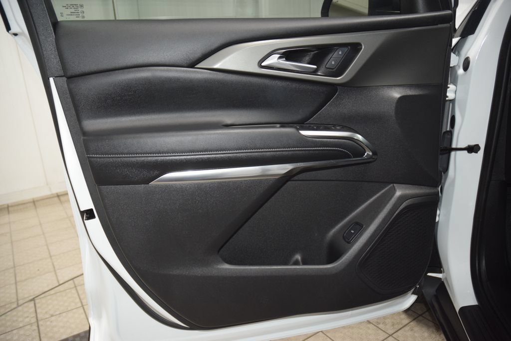 Used 2024 Chevrolet Traverse LT w/ Midnight/Sport Edition AWD/4WD image 45
