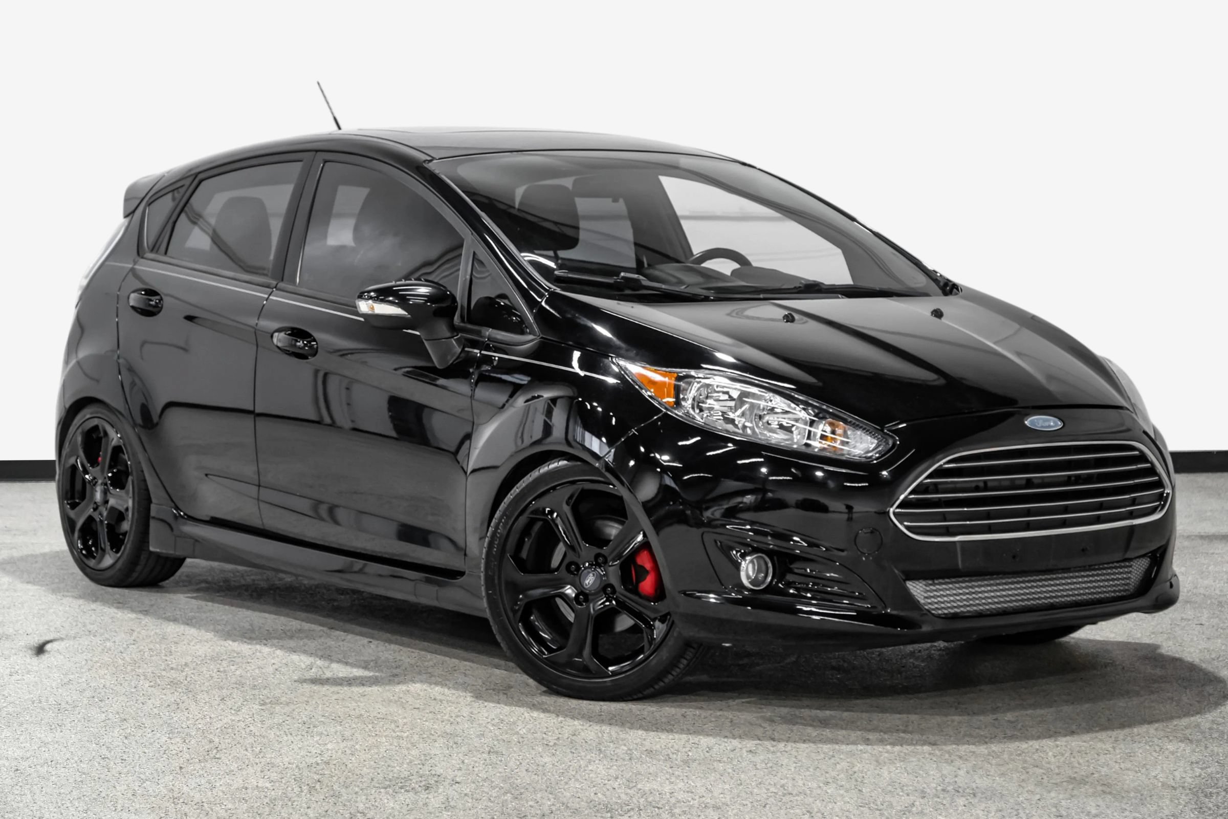Used 2017 Ford Fiesta ST FWD image 4