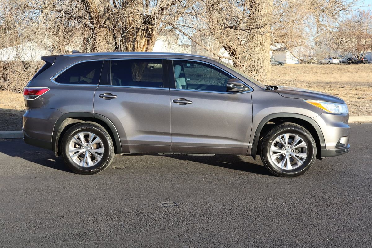 Used 2014 Toyota Highlander XLE image 3