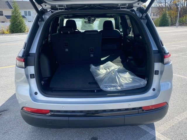 New 2025 Jeep Grand Cherokee Altitude image 7