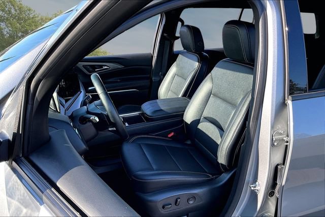 Used 2025 Chevrolet Traverse LT FWD image 21