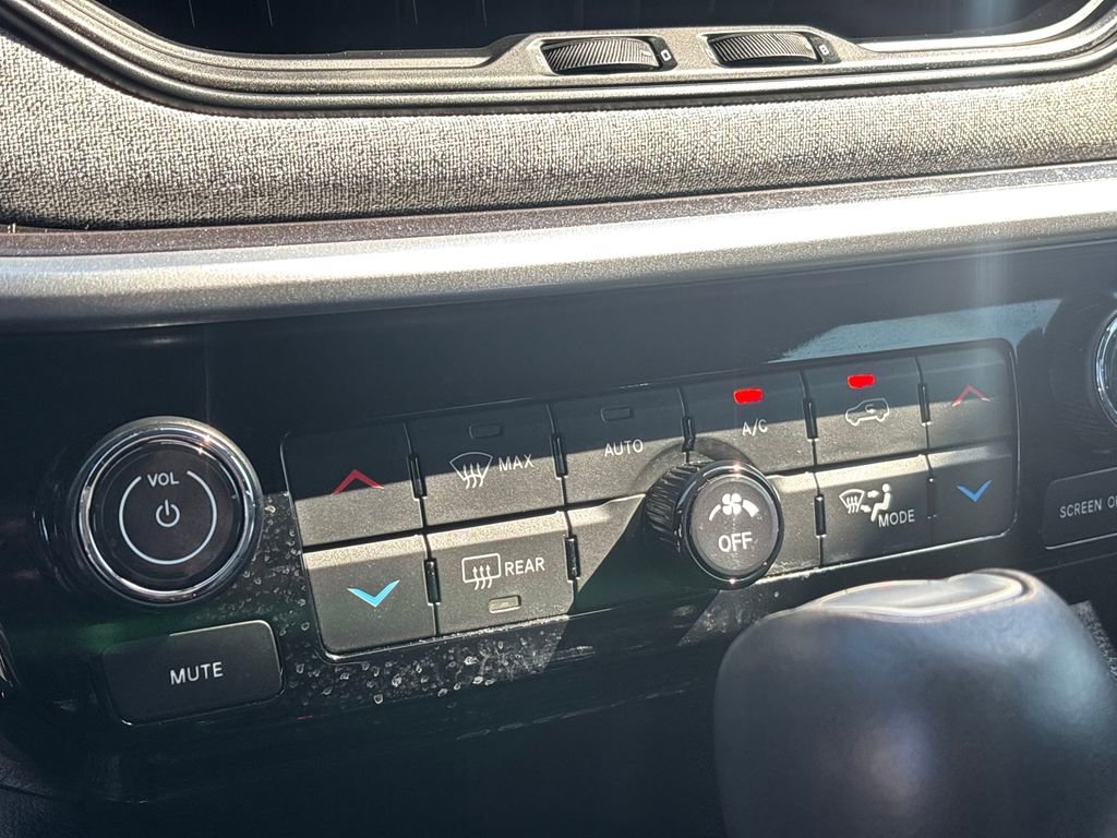 Used 2024 Jeep Compass Latitude image 18