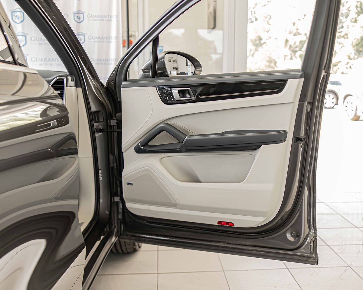 Used 2021 Porsche Cayenne E-Hybrid AWD/4WD image 43