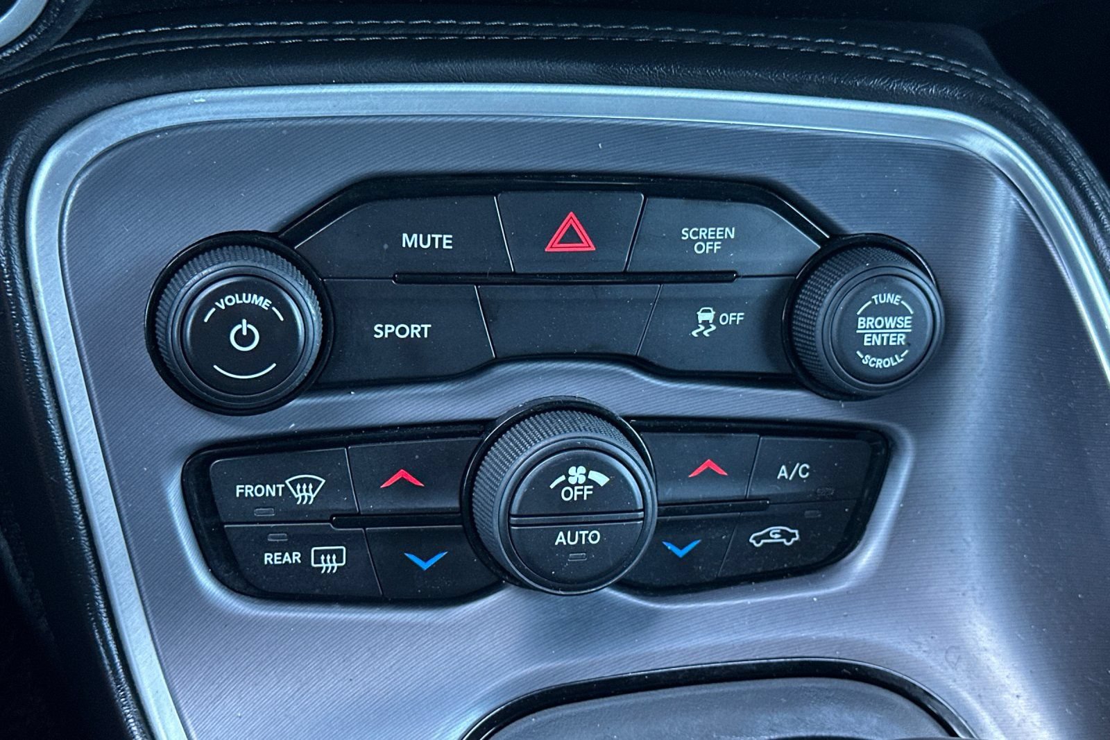 Used 2019 Dodge Challenger SXT RWD image 18