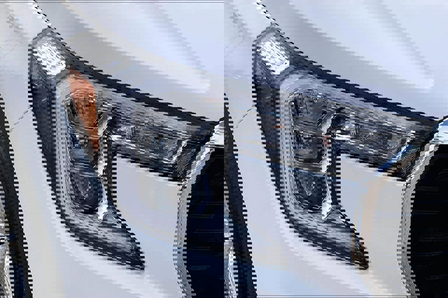 Used 2024 GMC Terrain SLE image 27