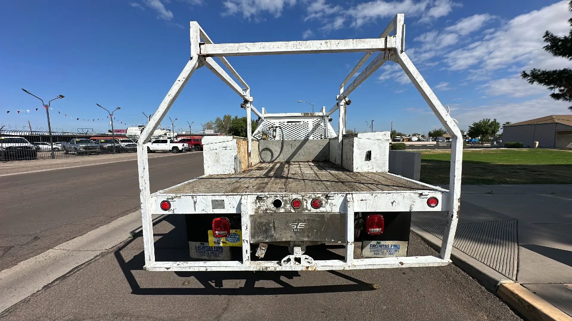 Used 2006 Ford F550 2WD Regular Cab Super Duty image 3
