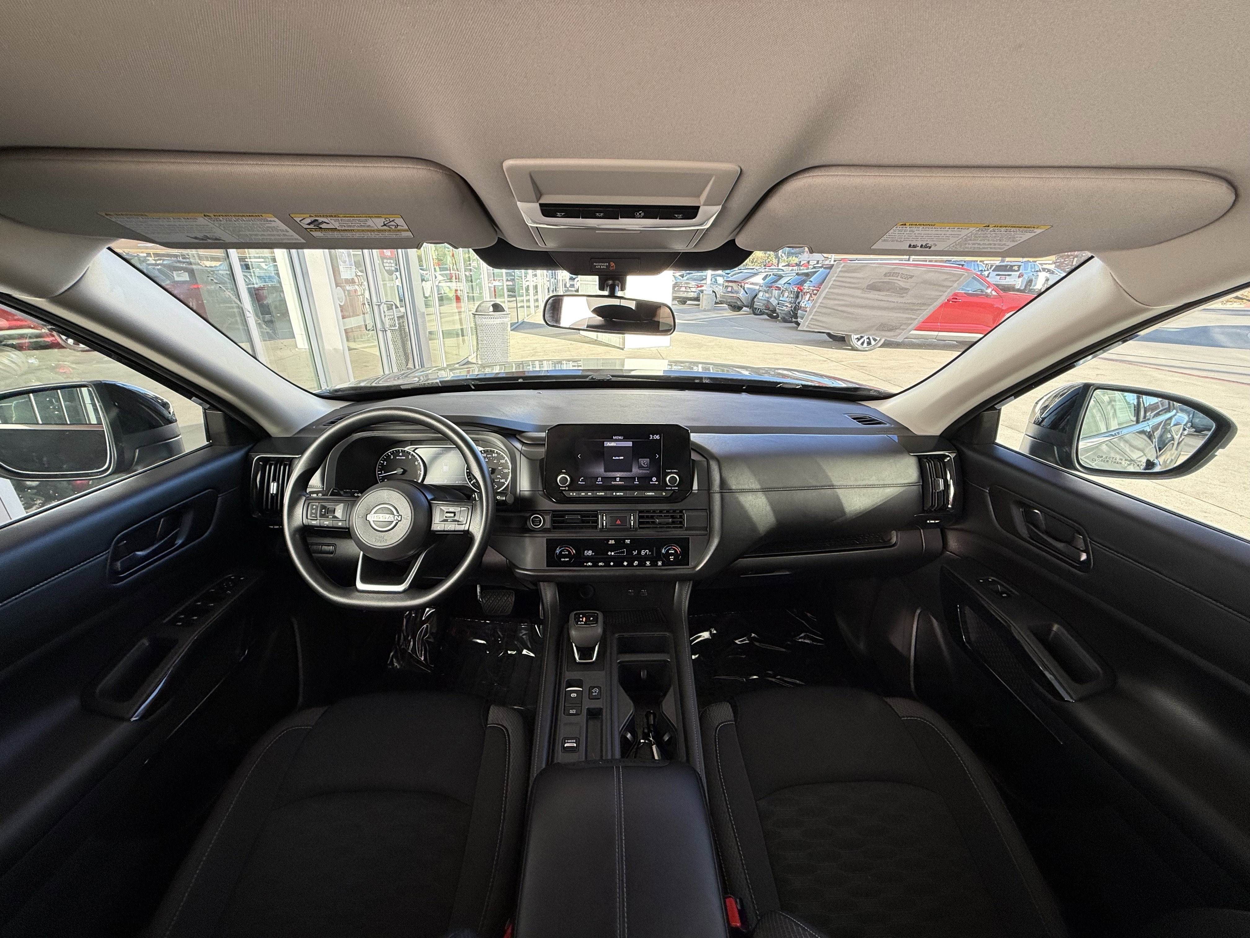 Used 2024 Nissan Pathfinder S image 6