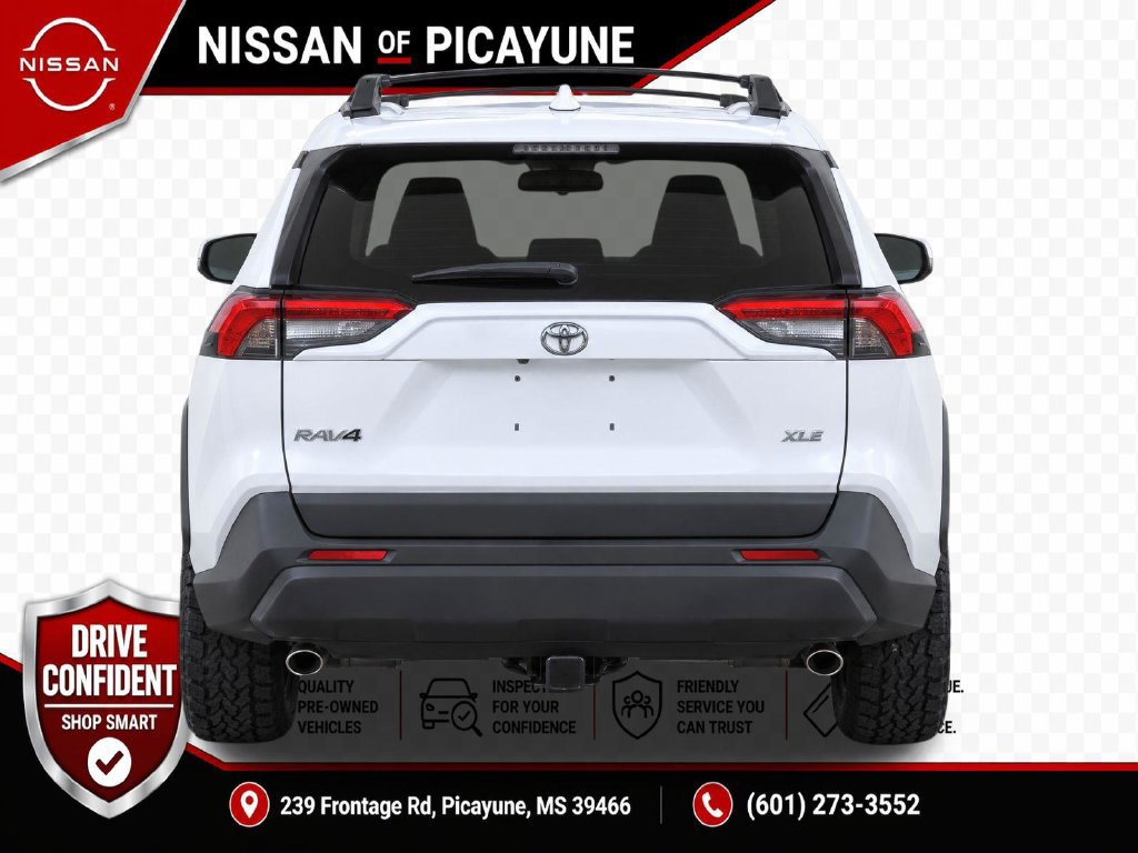 Used 2019 Toyota RAV4 XLE w/ Convenience Package FWD image 4
