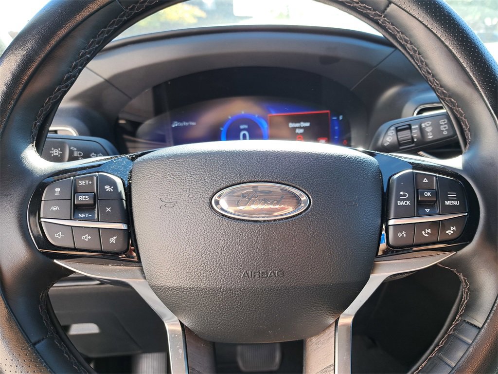 Used 2022 Ford Explorer Platinum w/ Equipment Group 601A image 9
