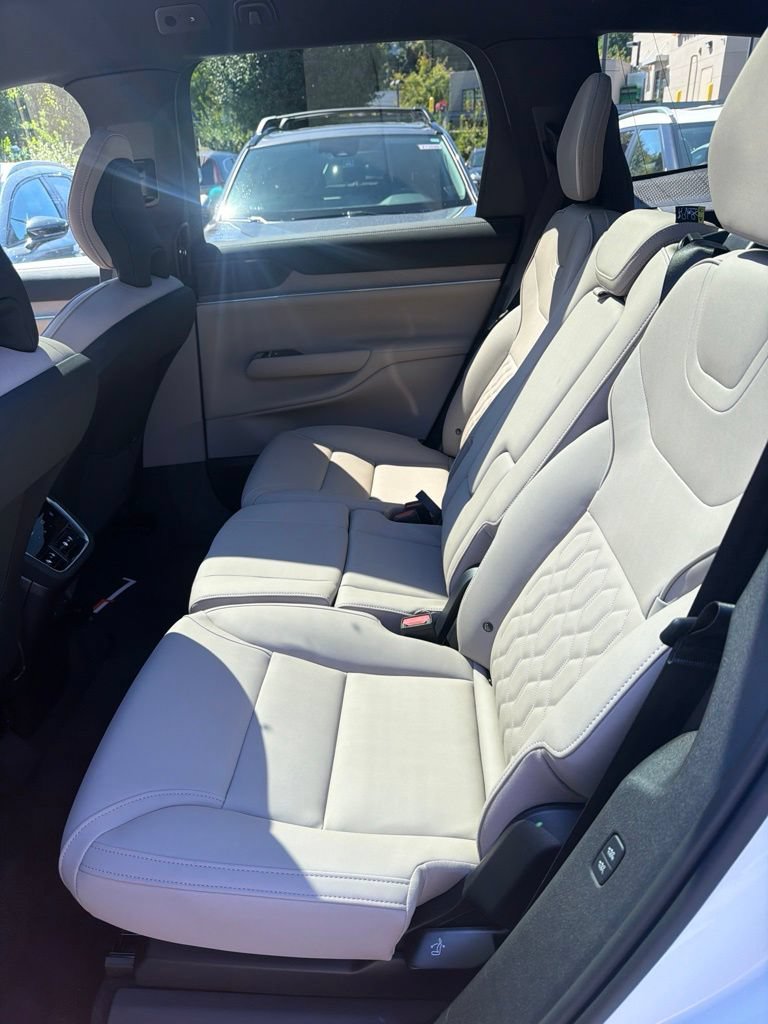 Used 2025 Volvo EX90 Plus AWD/4WD image 9