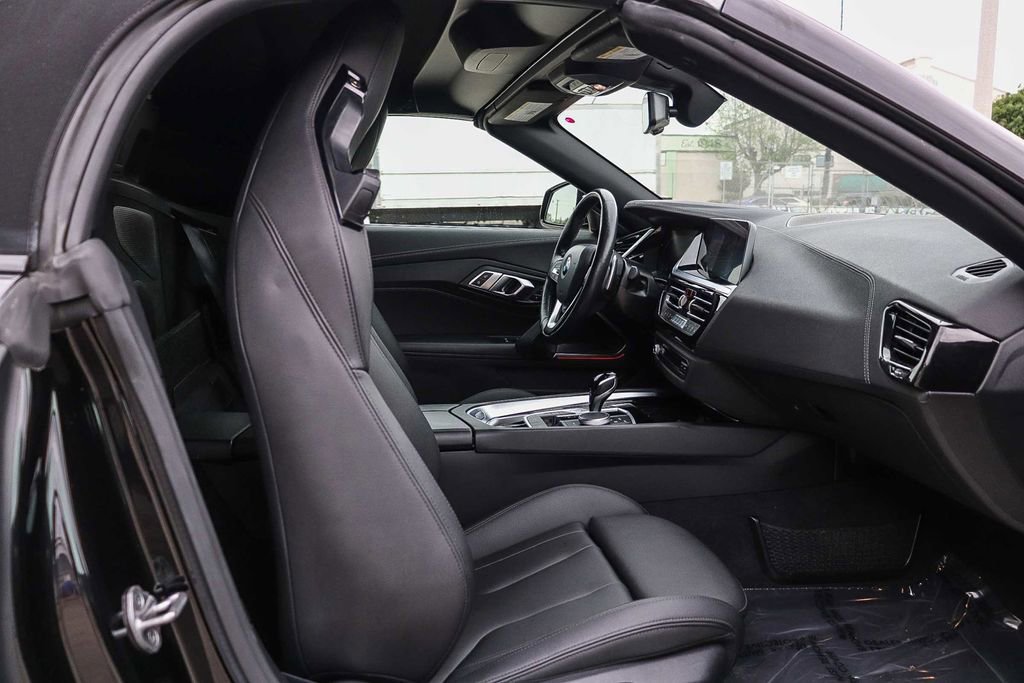 Used 2022 BMW Z4 sDrive30i w/ Driving Assistance Package image 23