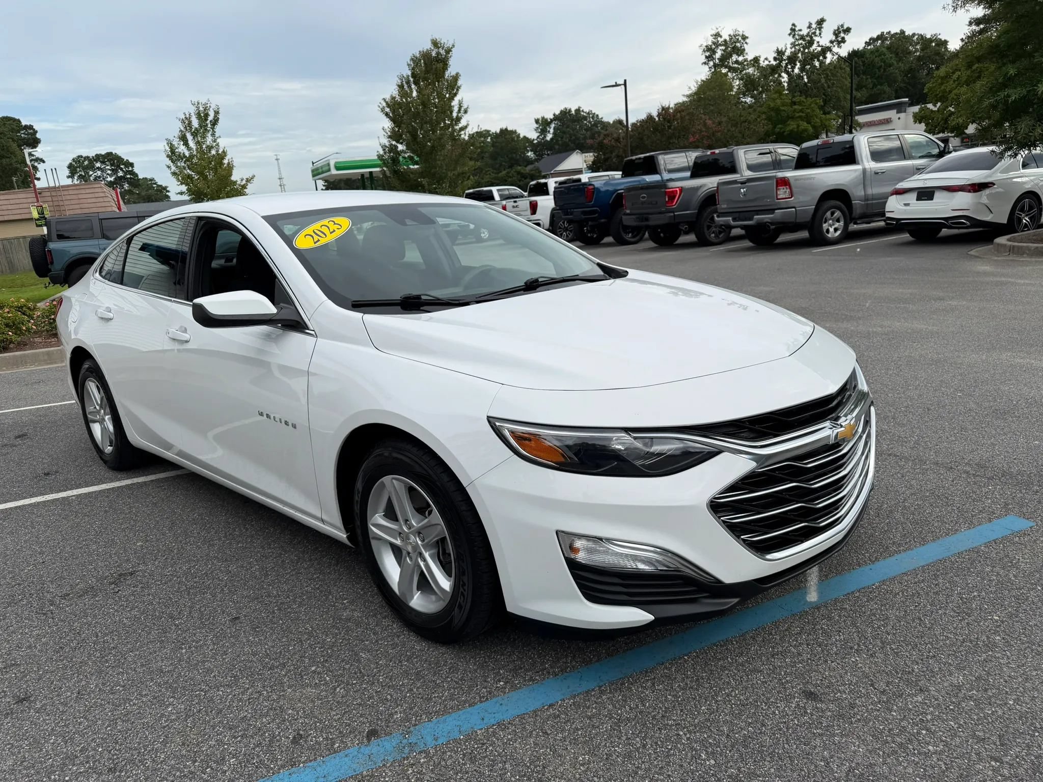 Used 2023 Chevrolet Malibu LS w/ Driver Confidence Package FWD image 4