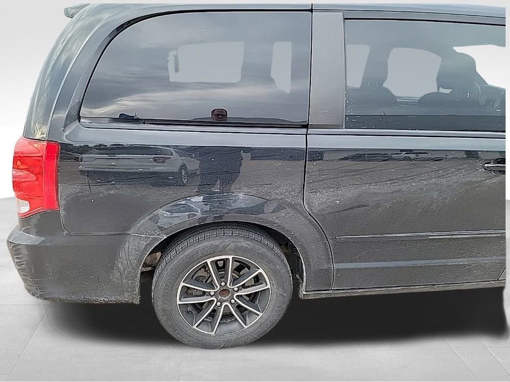Used 2016 Dodge Grand Caravan SE image 28