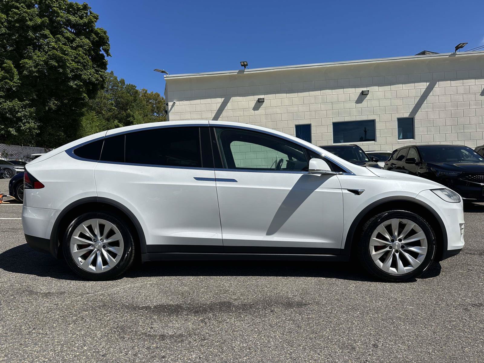 Used 2019 Tesla Model X Long Range AWD/4WD image 2