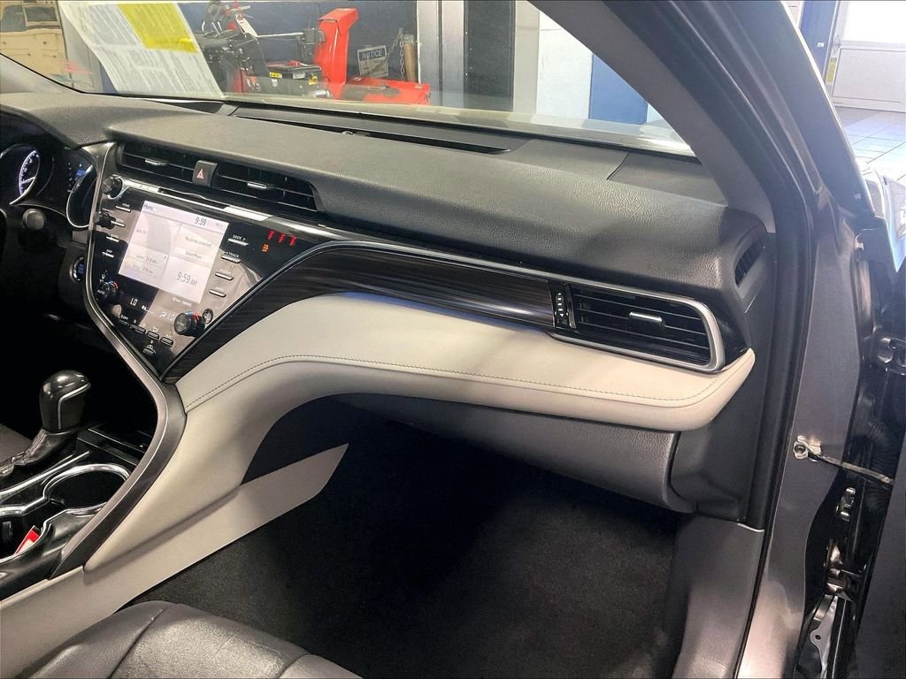 Used 2019 Toyota Camry XLE FWD image 13