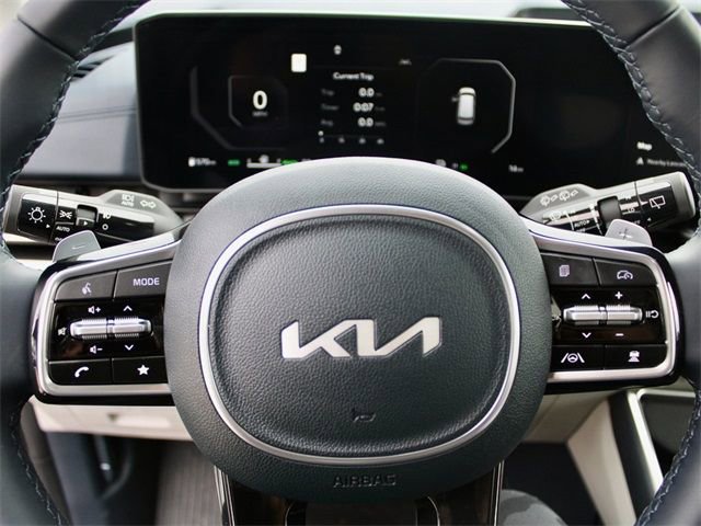 New 2025 Kia Carnival SX w/ SX Dark Edition Package FWD image 8