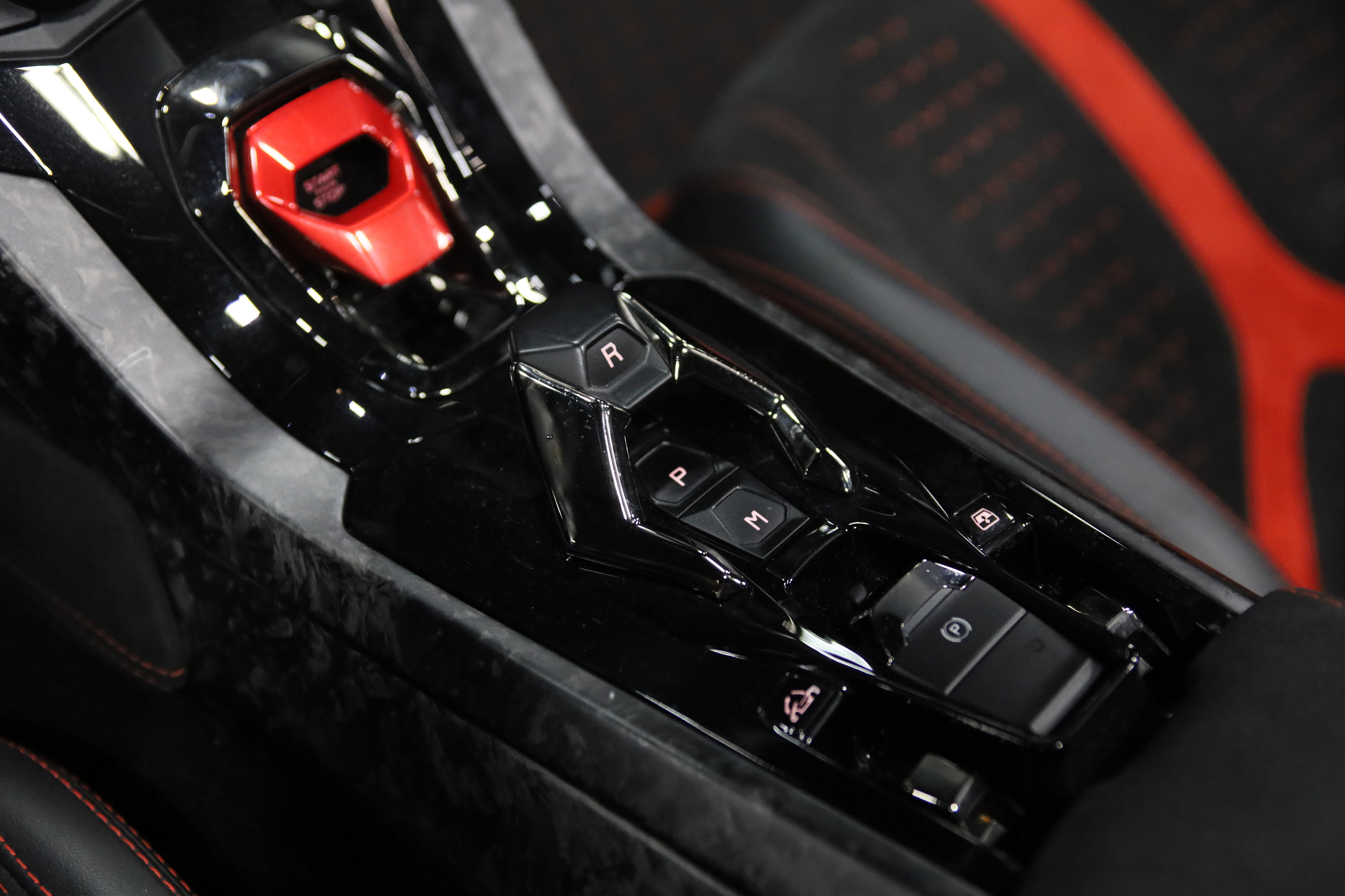 Used 2019 Lamborghini Huracan Performante AWD/4WD image 28