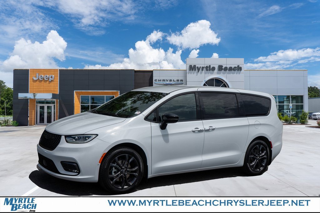 New 2026 Chrysler Pacifica Select image 1